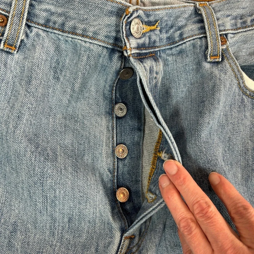 Levis 501 Original Fit Mens Light Wash Blue Denim Jeans 38x30 Button Fly